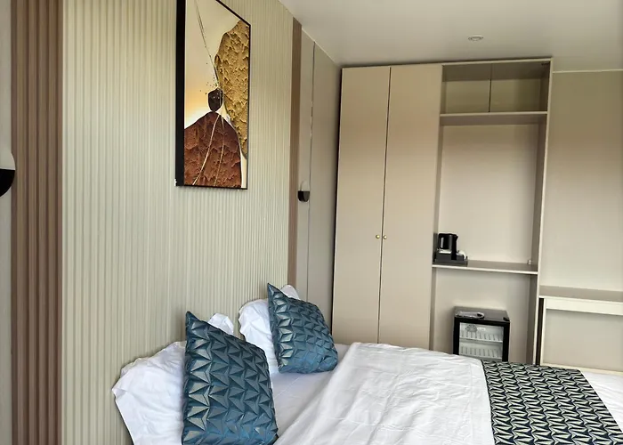 Taufusi Hotel