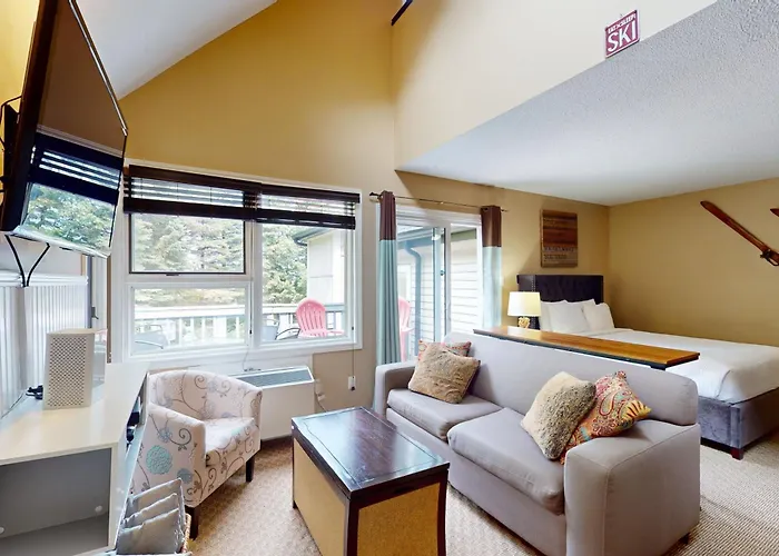 Mountain Loft Magic: Pool, Hot Tub, Tennis