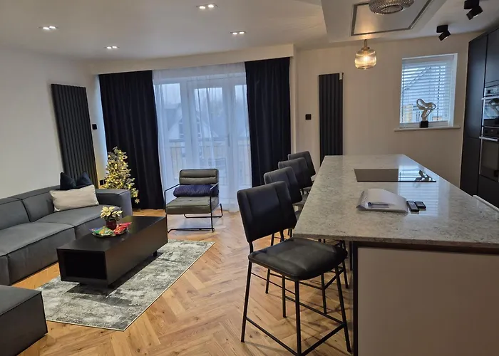 Newly Renovated Flat With Parking Space