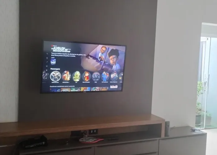 Quarto com ar e banheiro estacionamento e Wi-Fi