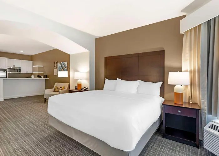 Comfort Inn & Suites Verona At Turning Stone Resort Casino