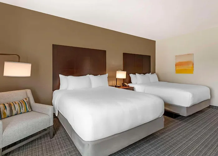 Comfort Inn & Suites Verona At Turning Stone Resort Casino
