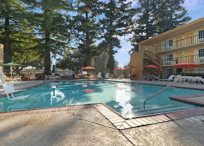 Howard Johnson By Wyndham Sacramento Downtown