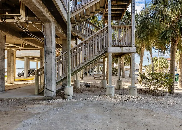 Beach & Pool Access At Condo On Cedar Key!