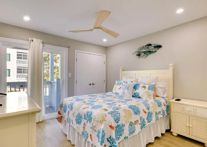 Emerald Isle Condo W/ Indoor Pool & Beach Access!