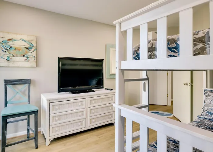 Emerald Isle Condo W/ Indoor Pool & Beach Access!
