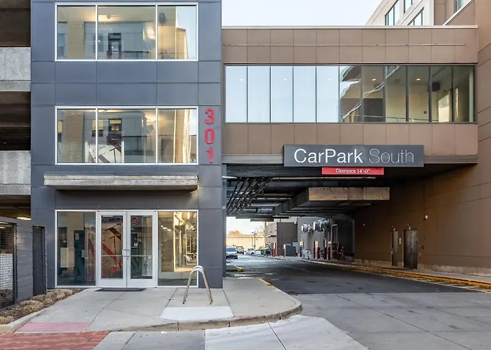 Vibrant 2Br Corner Suite And Free Parking At Cityway