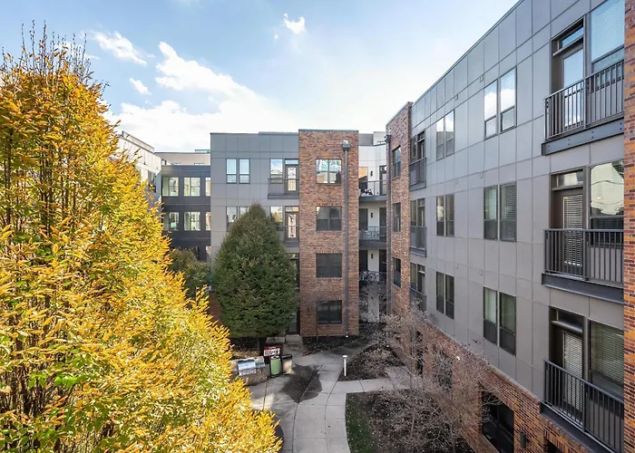 Vibrant 2Br Corner Suite And Free Parking At Cityway