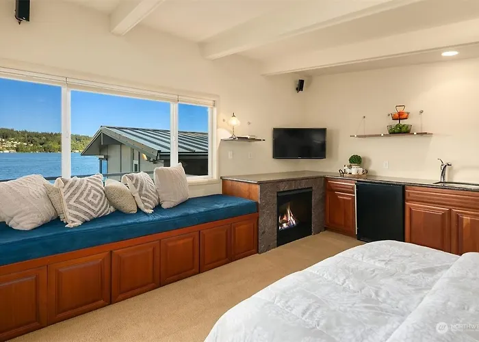 Lakefront- Private Studio On Lake Sammamish