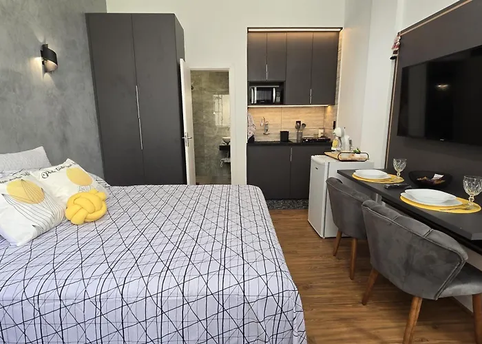 Loft Moderno e Aconchegante a Dois Passos da Feirinha do Alto!