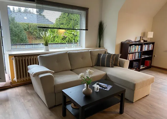 FEDDERSEN LIVING Große Ferienwohnung - Garten - Terrasse - Smart TV - Netflix