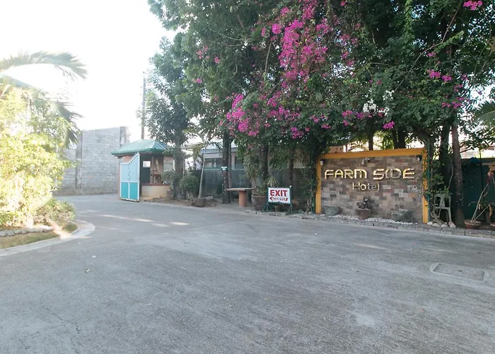 Reddoorz @ Farm Side Hotel Laoag City