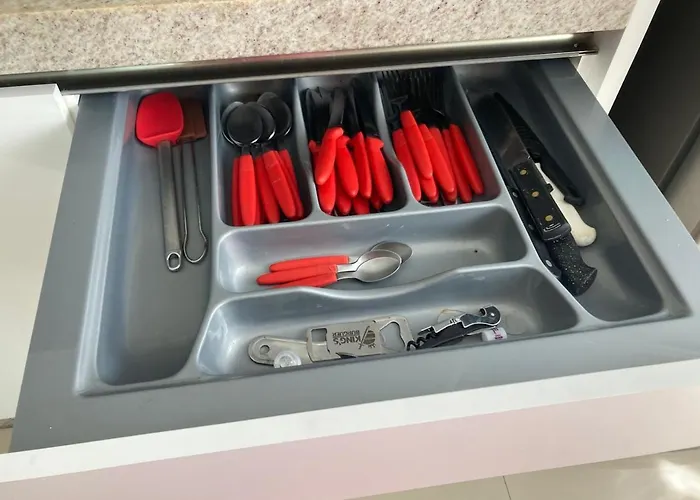 Apto 350 metros do mar com 2 garagens e ar condicionado