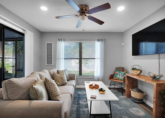 Summer Spot! Charming Beach Escape Lanai & Grill