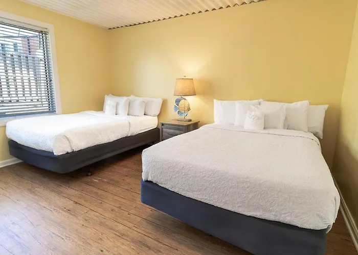 Two Bedroom Villa Sleeps 6 Has 2 Queen And 1 King