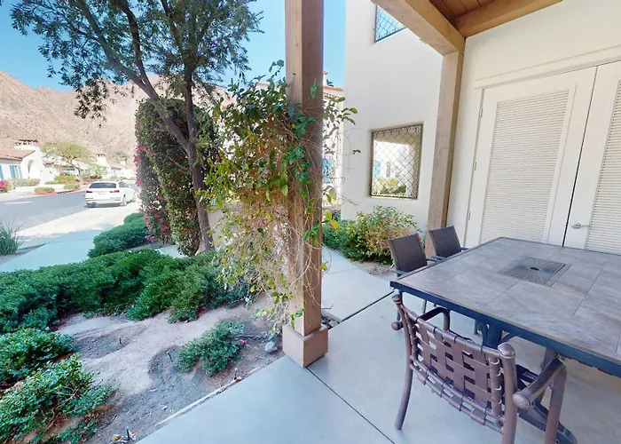 Lv214 Convenient Downstairs 2 Bed Legacy Villa