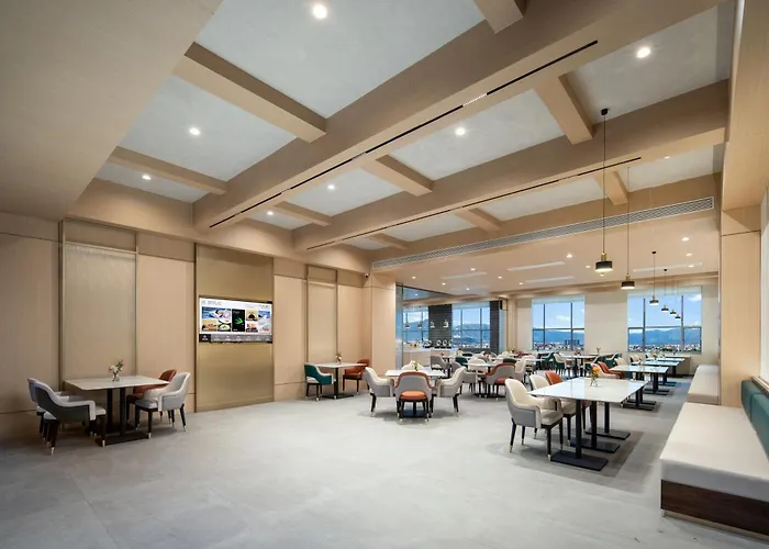 Atour Hotel Tengchong Wenxing Building