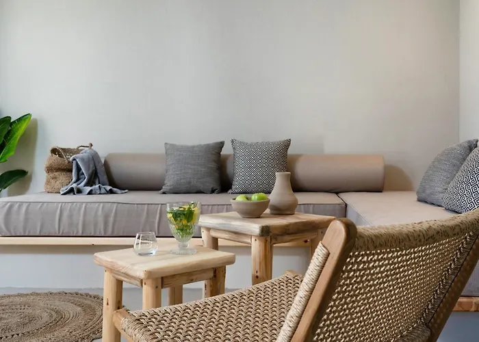 Amo Golden Suites