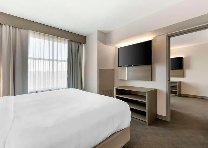 Comfort Inn & Suites Cuyahoga Falls - Akron