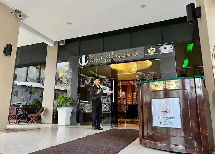 The Grand Puteri Hotel