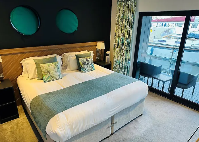 Rooms At Penarth Marina