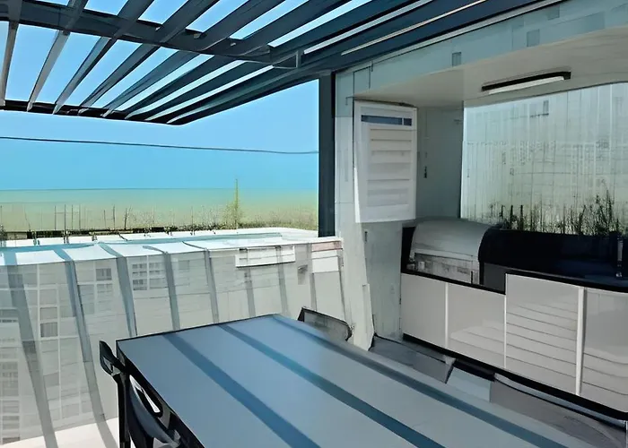 Loft luxo p/ 4 pessoas, a 50m do mar