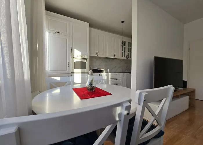 Eeg Apartments