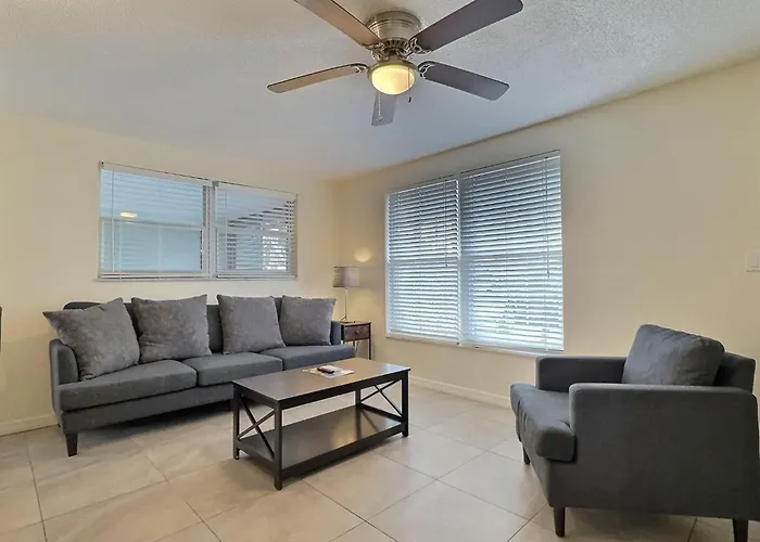 Updated Unit With Easy Beach Access On Siesta Key