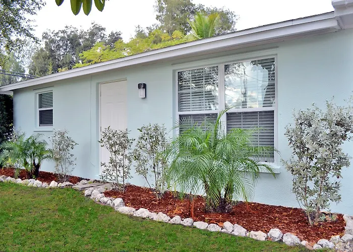 Updated Unit With Easy Beach Access On Siesta Key
