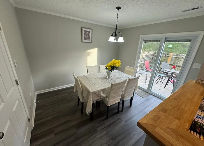 2Bed 3Bath Private And Close To Everything !