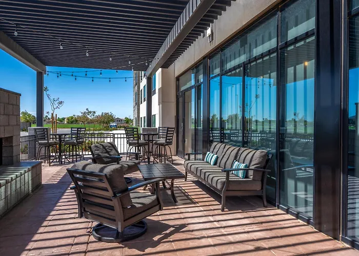 Holiday Inn Express & Suites - Gilbert - Mesa Gateway Airport