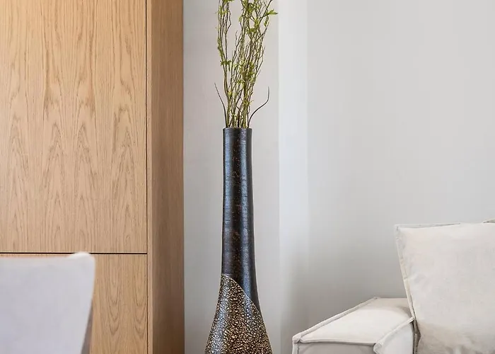 Renia Suite, Near The Sea