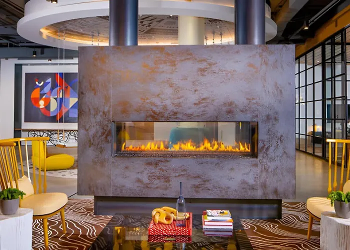 Live The Alexandria Exp From This Comfy Apt
