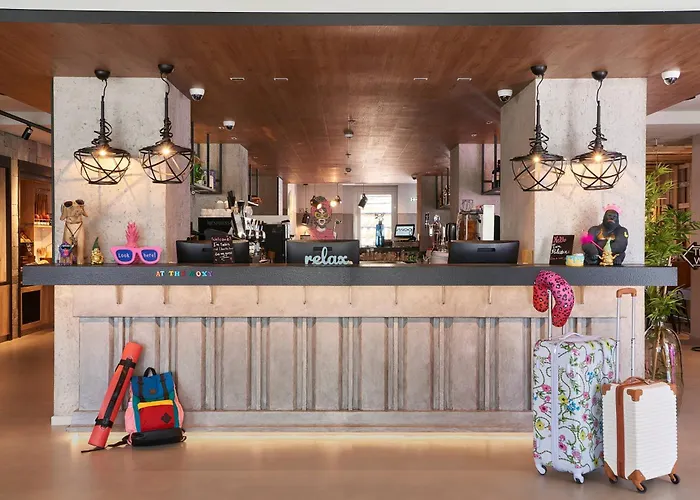 Moxy Patra Marina