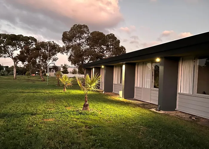 Happy Wanderer Motel Lake Boga On The Lake With Lake Views