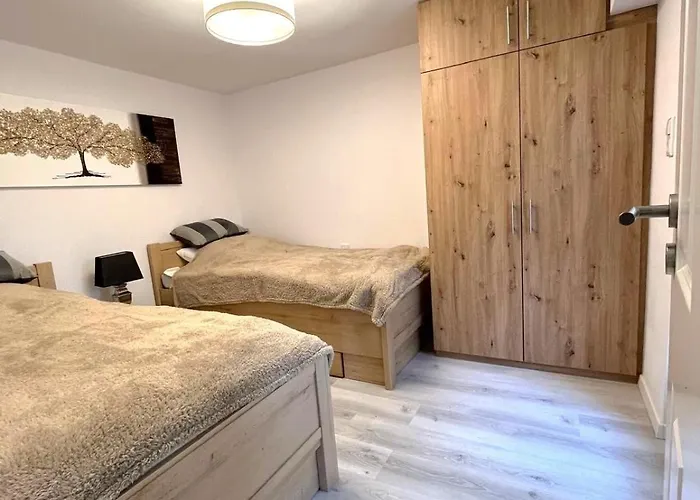 sanierte ruhige Wohnung in der Natur mit Küche