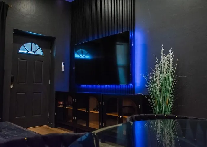 Speakeasy Suite At Arnotriplex-Close To Downtown-Pet Friendly!