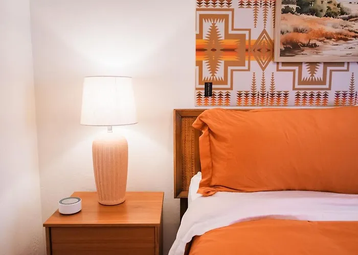 Terracotta Suite At Arnotriplex! Hot Tub-Close To Downtown-Pet Friendly-No Pet Fee!