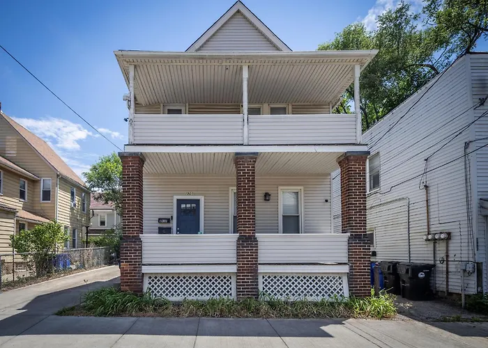 Walkable To Everywhere In Little Italy- Near Cwru And Cleveland Clinic Main Campus