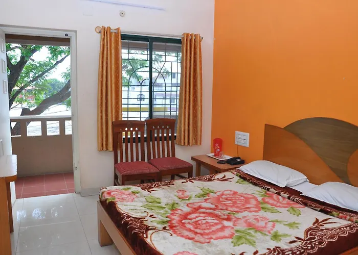 Vinayaka Deluxe Lodge