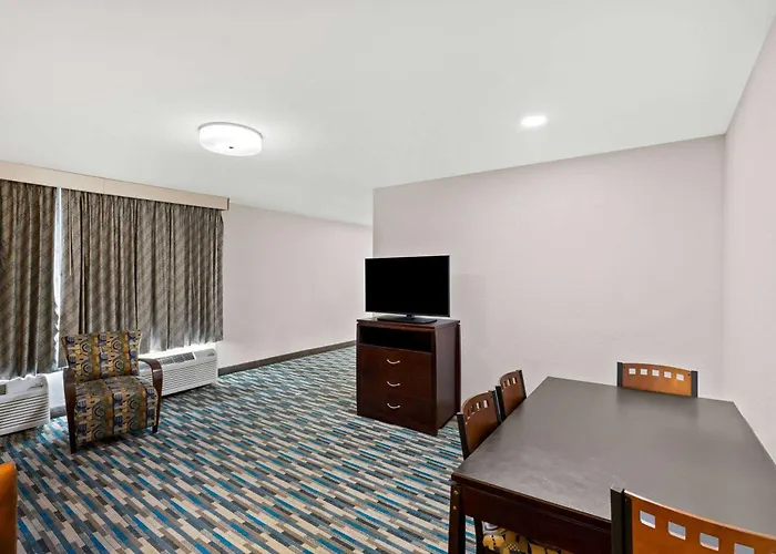 Days Inn & Suites By Wyndham Mesa Near Phoenix