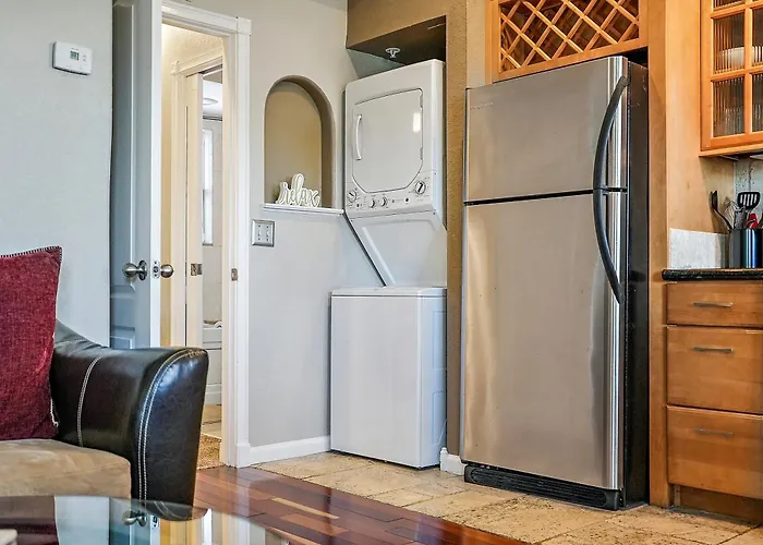 Romance In The City 1 Bdrm Studio In Downtown St Pete