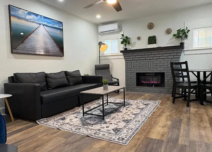 Downtown Hideaway 1-Bedroom Bungalow