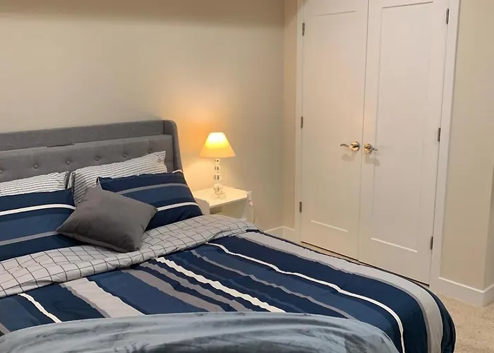 Private 2Br Apartment - Free Off Street Parking, Fast Wi-Fi & Laundry