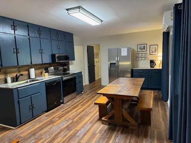 The Hala Lodge And Campground -Riverfront Class 5 -2Bed 2Bath On Nantahala River