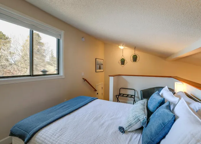 Cozy Flagstaff Condo In Country Club Community!