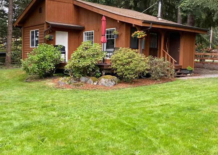 Rainier View Farm Stay Cabin