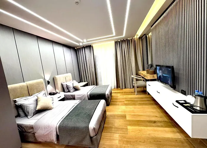 Queens Suite Hotel