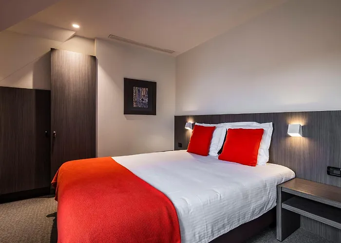 Square Hotel