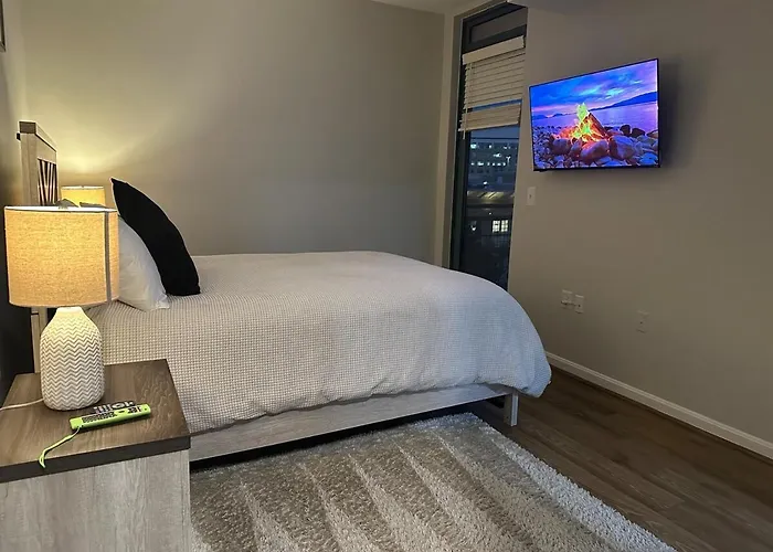 Beautiful Arlington Apartment With Pool & Parking!